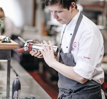 Sandro - unser Spezialist der Patisserie