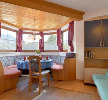 Appartement Pölvenblick Wohnzimmer1
