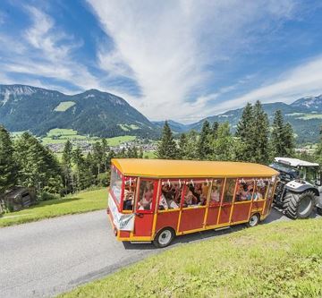 Bergdoktor Traktorfahrt Gruberhof_Soell_Foto Marti