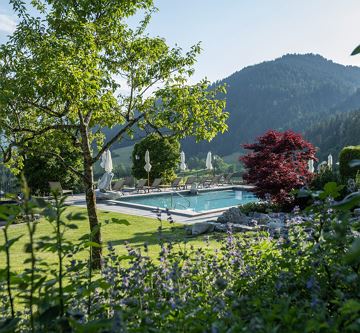 Söll-AlpenSchloessl-Hotel-Garten-Freischwimmbad