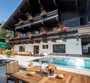 Hotel Eggerwirt Pool Terrasse