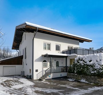 Landhaus_Central_Dorf_64_Soell_11_2023_Haus_aussen