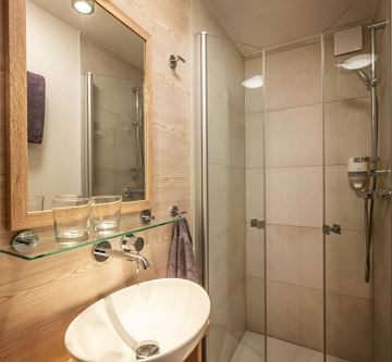 Doppelzimmer mit Dusche und WC