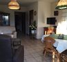 Wohnzimmer mit Zugang nach Küchen und Flur