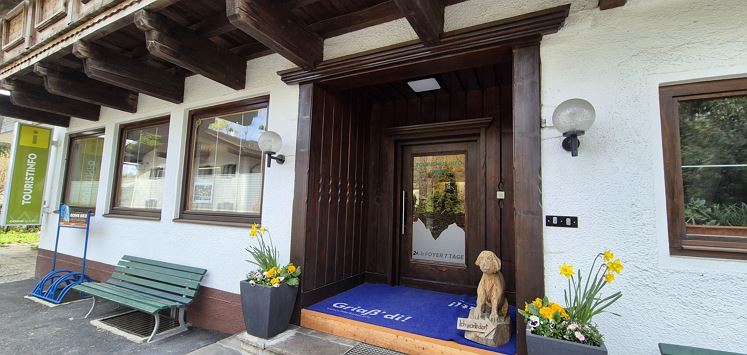 Tourist information Going