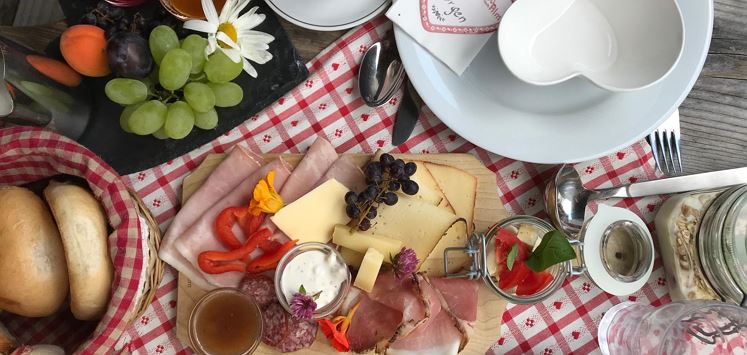 Söll_Frühstück Au Hochalm_Wilder Kaiser