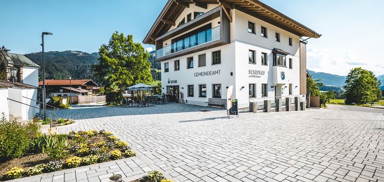 Scheffau_Ortskern_Gemeindeamt_Sommer