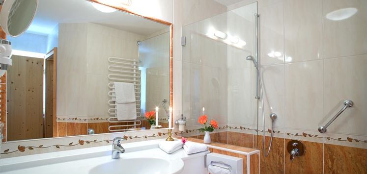 Söll_Alpenpanorama_Wilder Kaiser_Badezimmer3