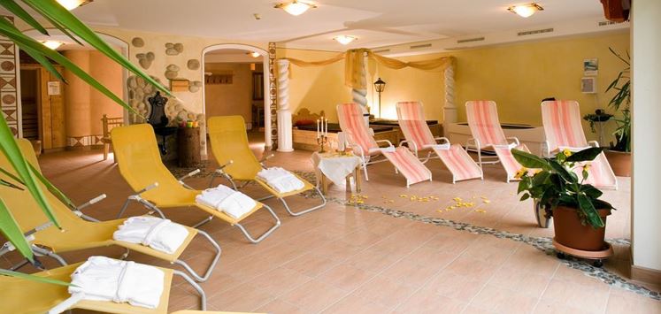 Söll_Alpenpanorama_Wilder Kaiser_Wellnesbereich