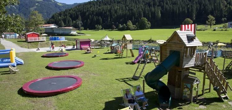 Söll_Berghof Kinderspielplatz_Wilder Kaiser