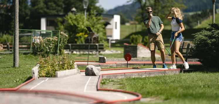 Minigolf mit Menschen