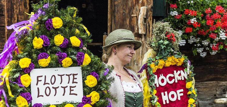 Söll_Vorbereitung Almabtrieb_Wilder Kaiser