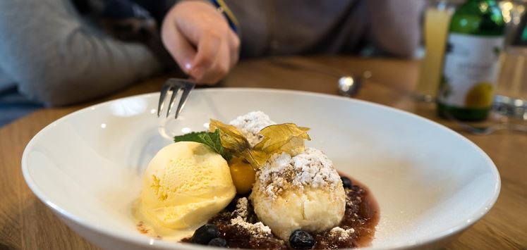 Söll_Topfenknödel mit Vanilleeis_Wilder Kaiser
