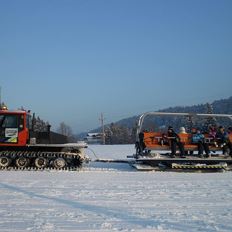 Pistenbully shuttle service via the slope to the village center of Scheffau