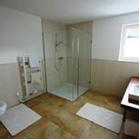 Twin room, shower, toilet