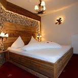 Suite, shower or bath, toilet, 2 bed rooms