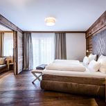 Suite, shower, toilet