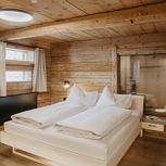 Apartment, shower, toilet, 4 or more bed rooms