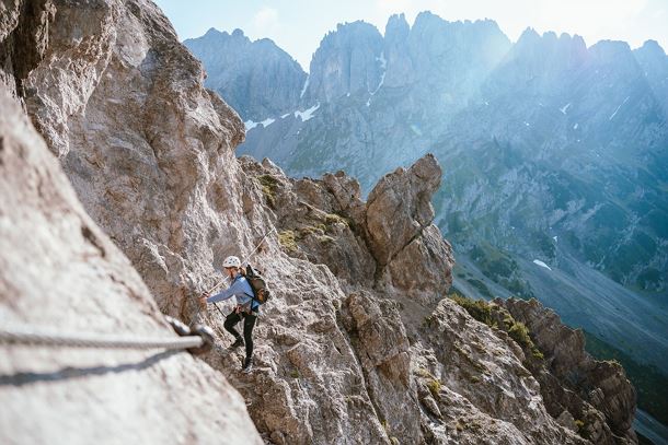 WilderKaiser_Bergsport_Klettersteig_Jubiläumssteig_Sommer2023_Foto_CarmenHuter (4)_1920px.jpg