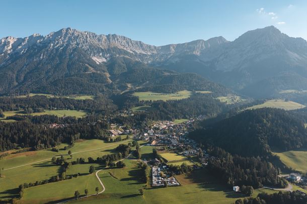Wilder_Kaiser_Ortsansicht_Scheffau_Sommer_2022_Foto_MathäusGartner (2).jpg