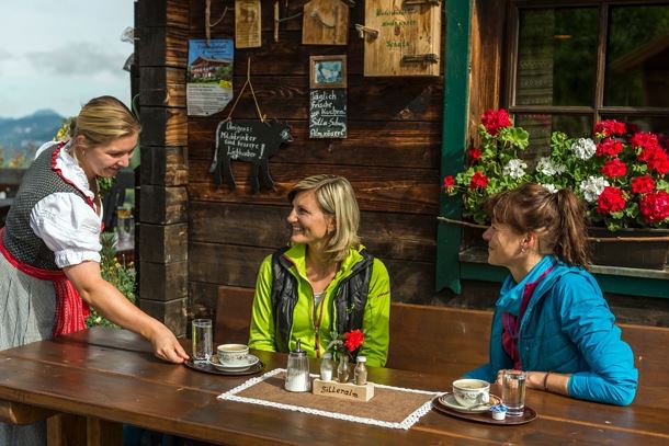 Schnaps trinken Huette_Wilder Kaiser_Foto von Felbert_Reiter (5).jpg