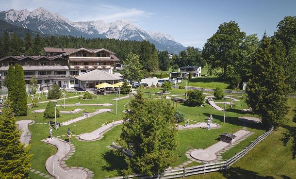 Minigolf_Franzlhof_Söll_Sommer2023_WilderKaiser_Foto_StefanLeitner (12)_1280px.jpg