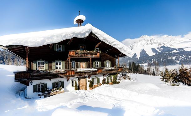 Ellmau_BergdoktorPraxis_Außenansicht_Winter_2019_Fotografie_Marie (1)_72dpi.jpg