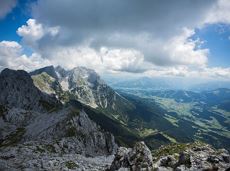 Crossing Scheffauer summit via Widauersteig trail