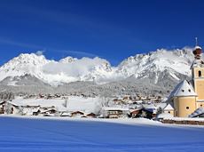 Gentle snowshoe hike in the valley in Going