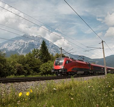 /media/bahnanreise-sommer-ctirol-werbung-regina-recht-4-4.jpg