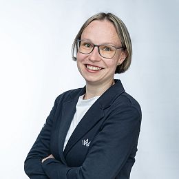 /media/kontaktteaser/seeves-julia1-2.jpg