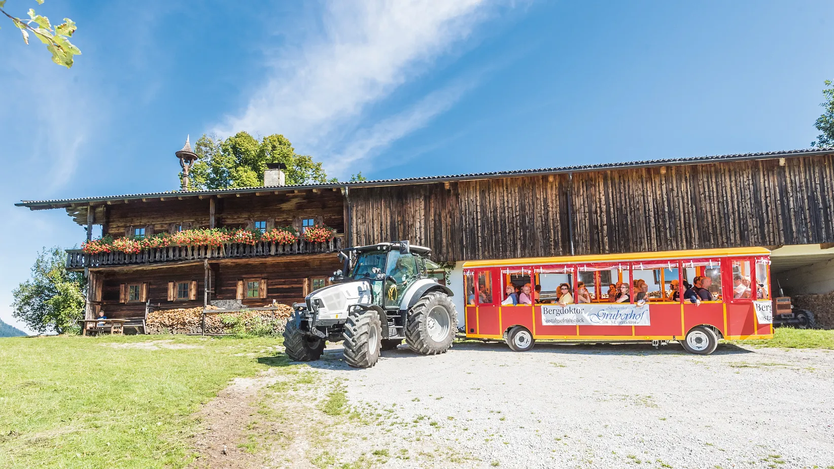 bergdoktor-traktorfahrt-gruberhof-soell-foto-martin-raffeiner-6
