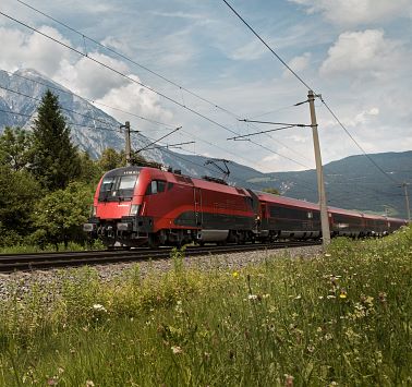 /media/teasergrid/bahnanreise-sommer-ctirol-werbung-regina-recht-4.jpg