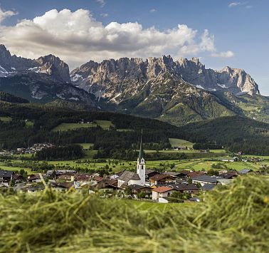 /media/teasergrid/panorama-sommer-ortsansicht-ellmau-foto-von-felbert-reiter-5.jpg
